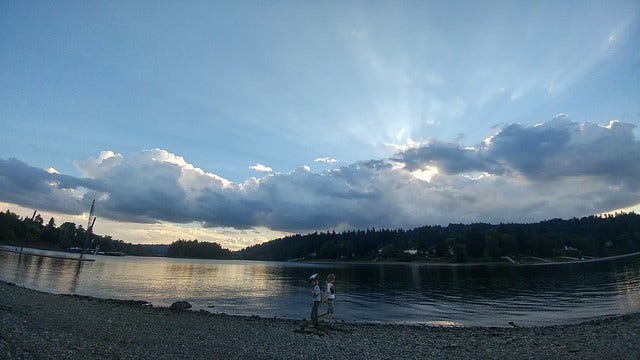 Sunset Sunrays on the Willamette